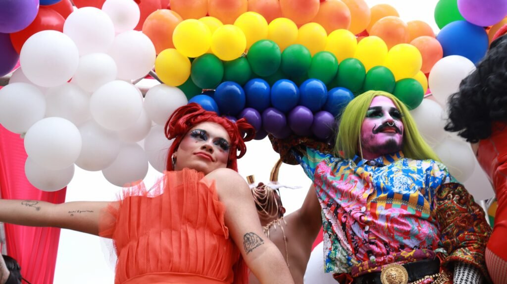 Fotografías de María Jossé España x Resisters en el Desfile del Orgullo de la Diversidad Sexual en Guatemala, el 25 de junio de 2022. Mujeres queer, lesbianas, bi, trans, demisexuales y mucha diversidad más, recorrieron las calles en una fiesta de resistencia.