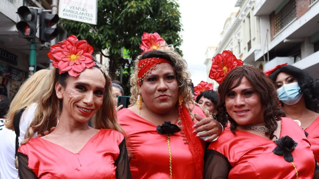 Fotografías de María Jossé España x Resisters en el Desfile del Orgullo de la Diversidad Sexual en Guatemala, el 25 de junio de 2022. Mujeres queer, lesbianas, bi, trans, demisexuales y mucha diversidad más, recorrieron las calles en una fiesta de resistencia.